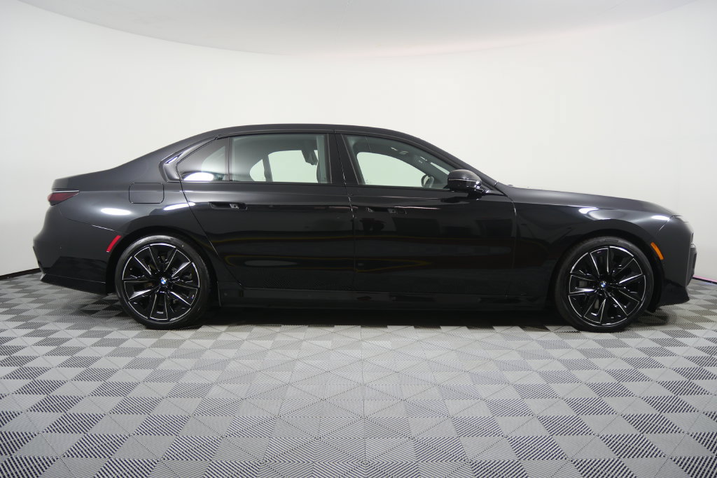 Used 2026 BMW 750e xDrive w/ Executive Package AWD/4WD image 3