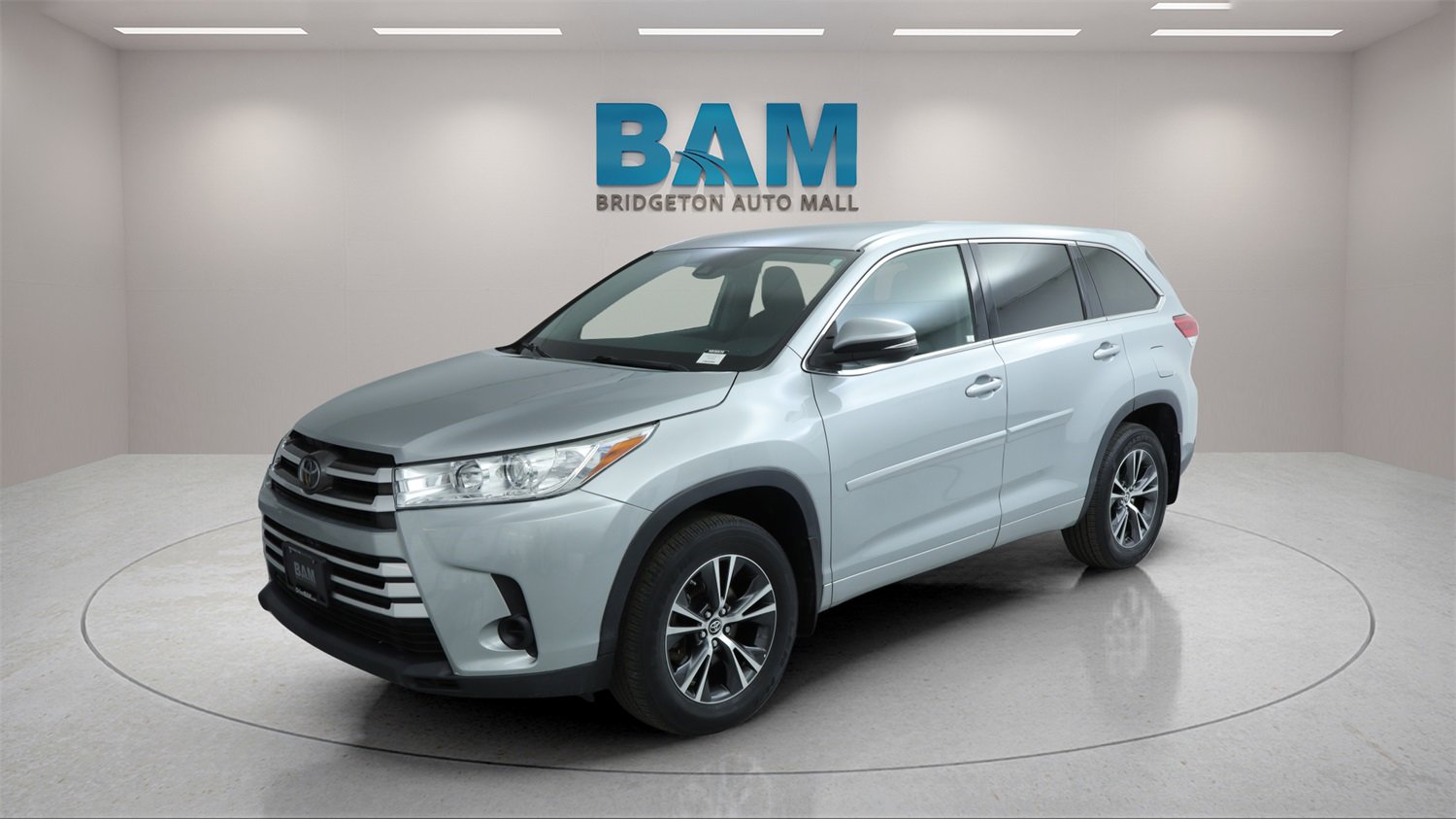Used 2018 Toyota Highlander LE image 12