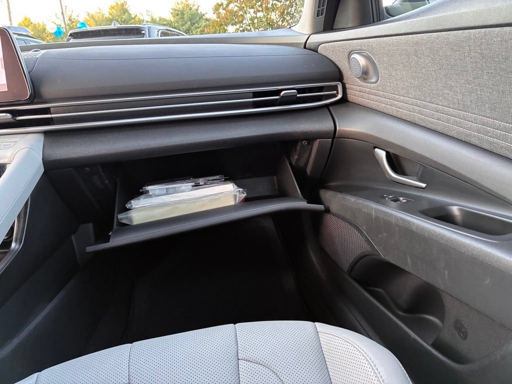 Used 2023 Hyundai Elantra Limited FWD image 36