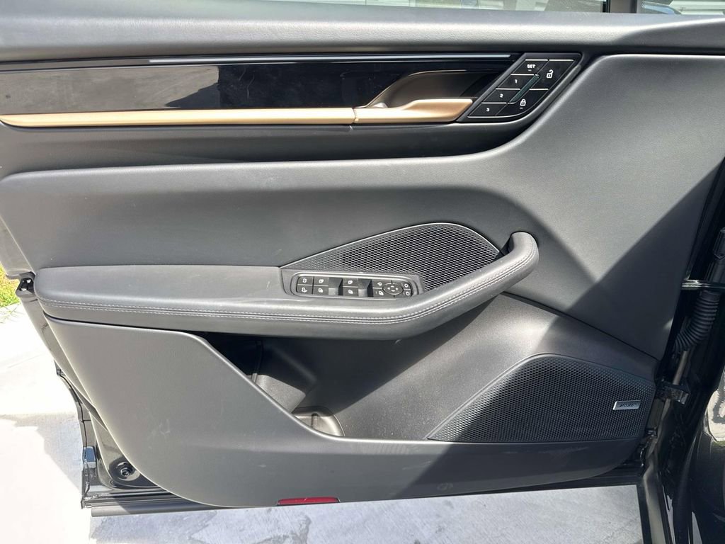 Certified 2024 Porsche Macan 4 Electric image 19