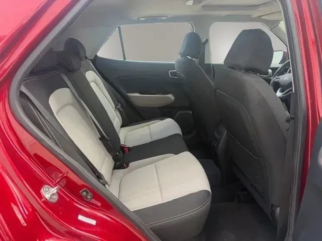Used 2024 Hyundai Venue SEL FWD image 14