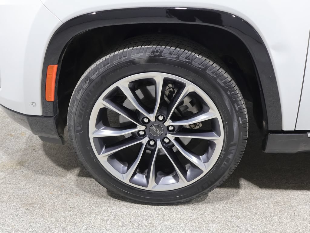 Certified 2023 Jeep Wagoneer Series III w/ Premium Group I AWD/4WD image 9