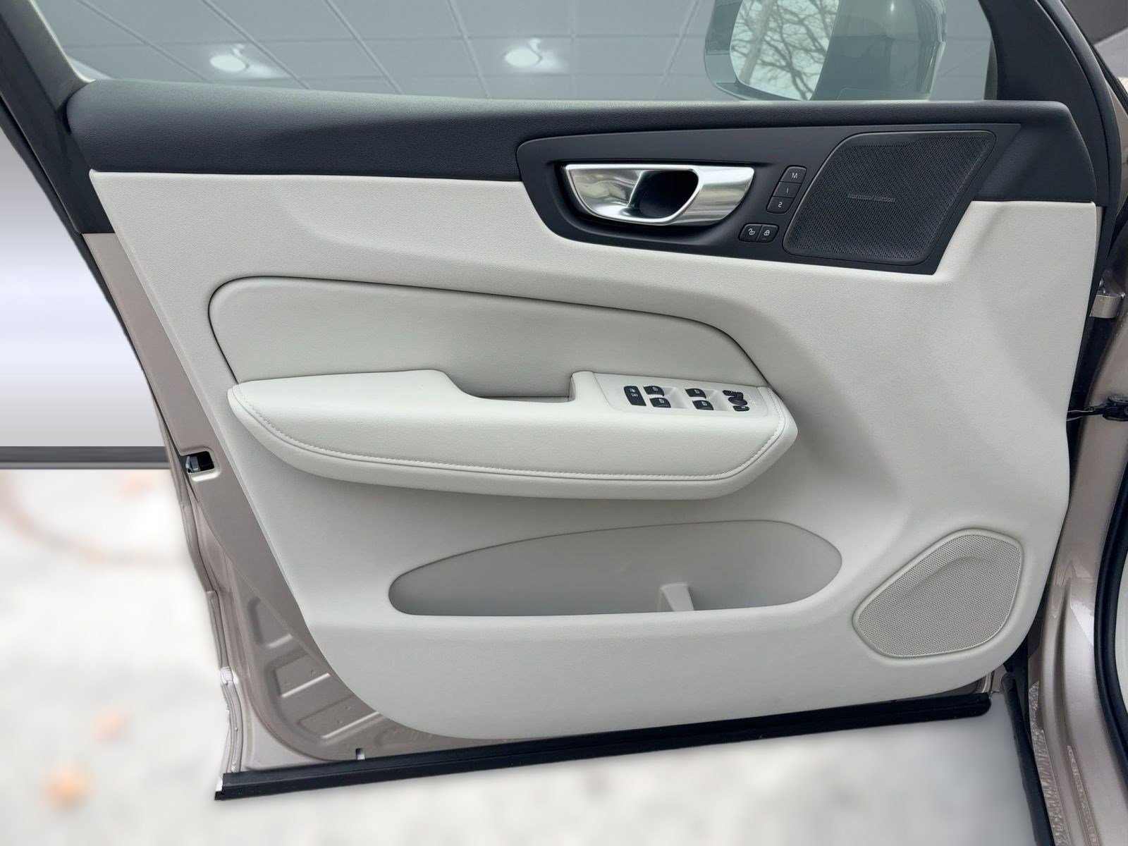 New 2026 Volvo XC60 B5 Ultra w/ Protection Package Premier image 21