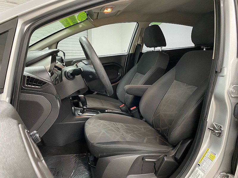 Used 2013 Ford Fiesta SE image 10