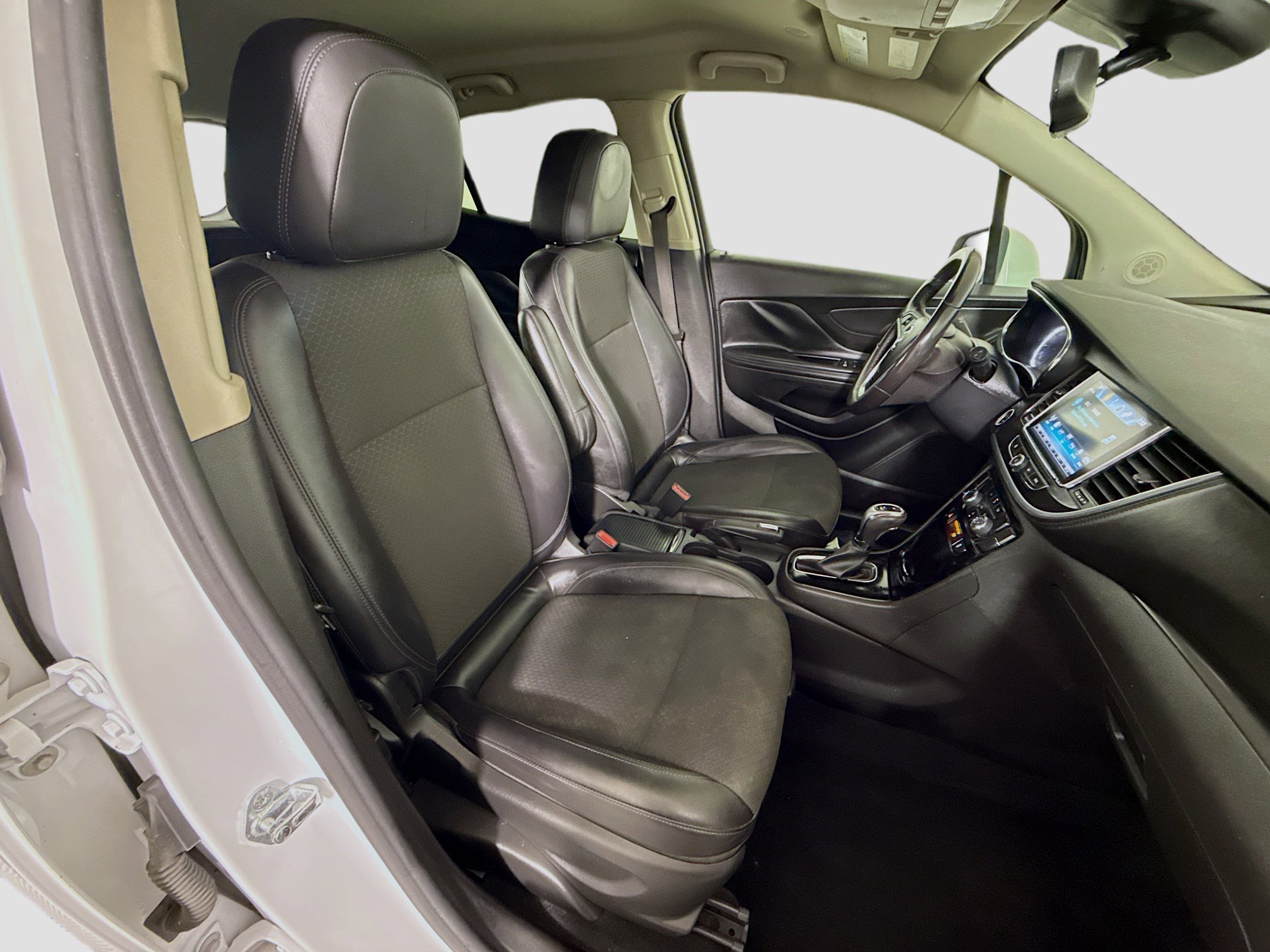 Used 2021 Buick Encore Preferred image 29