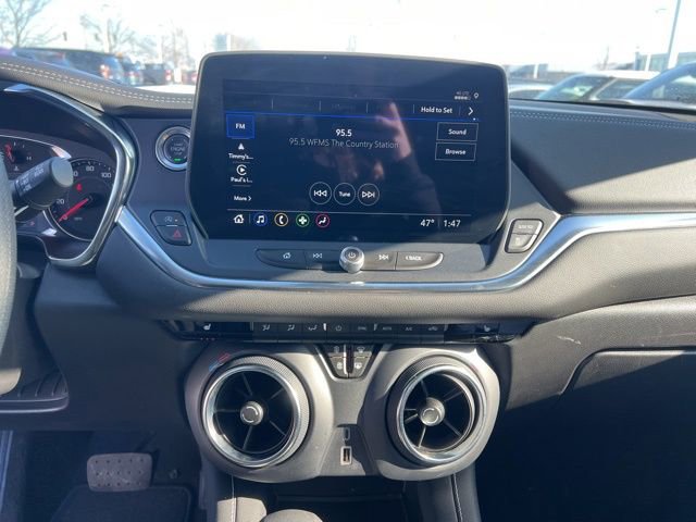 Used 2025 Chevrolet Blazer LT image 15