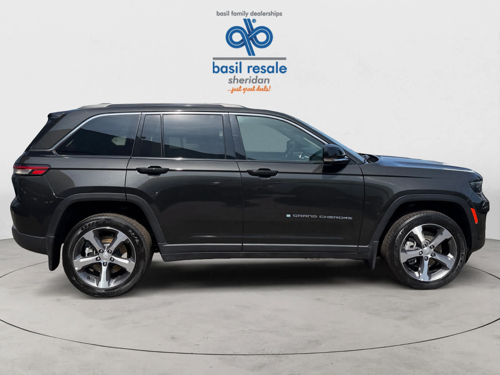 Used 2024 Jeep Grand Cherokee Limited 4xe w/ Luxury Tech Group II AWD/4WD image 8