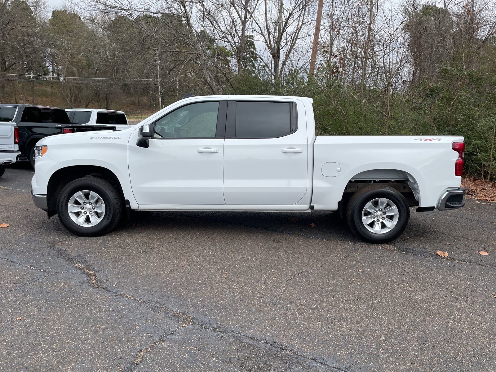 Used 2025 Chevrolet Silverado 1500 LT image 2