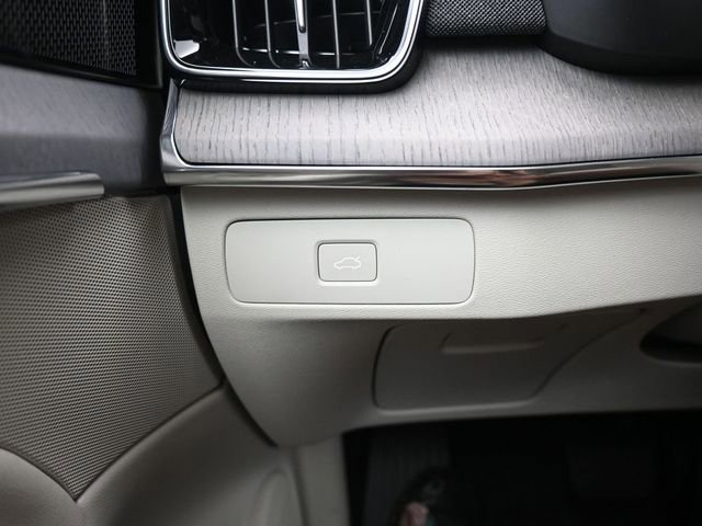 New 2026 Volvo XC90 B6 Ultra w/ Protection Package image 29