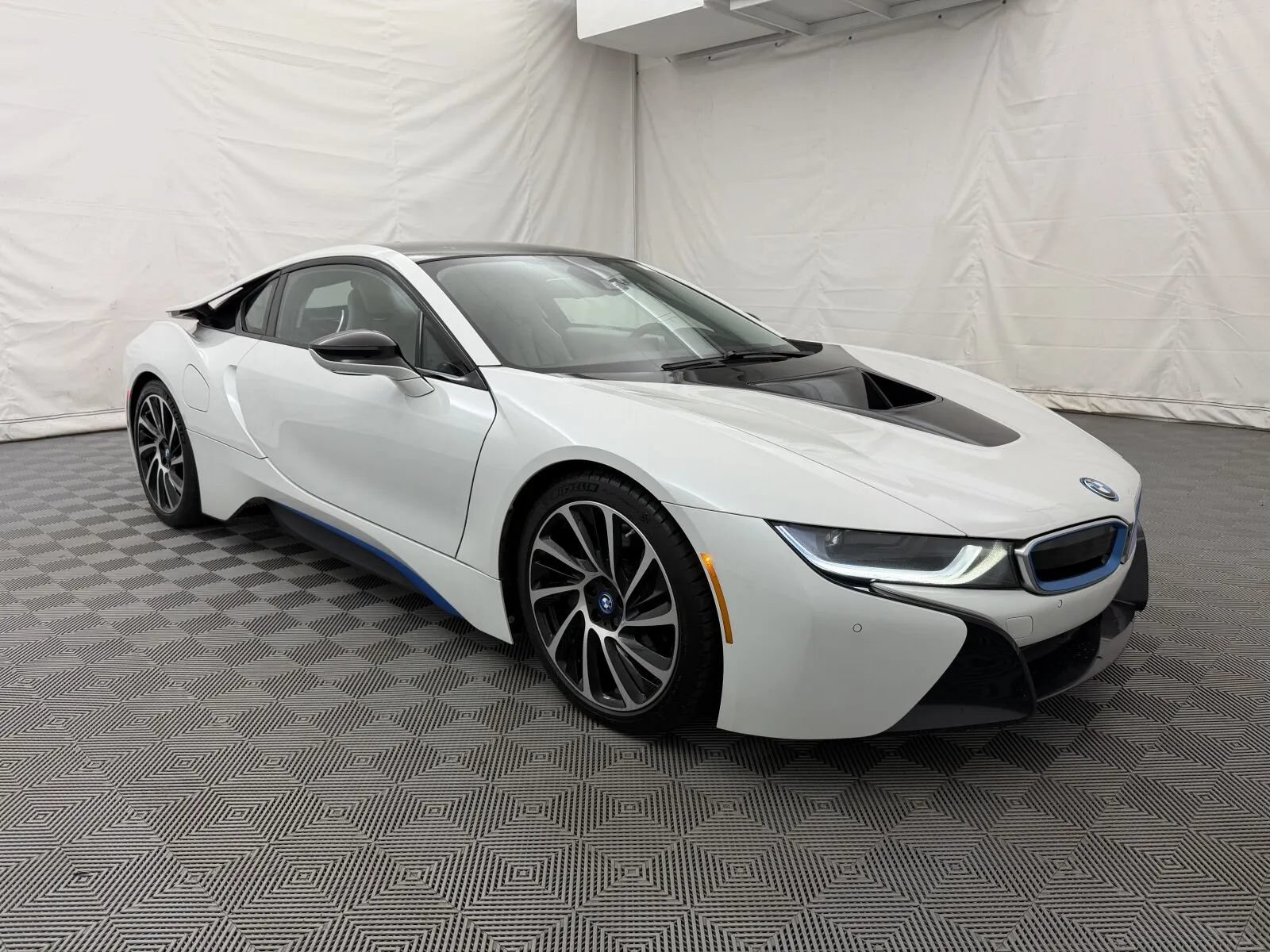 Used 2016 BMW i8 AWD/4WD image 5