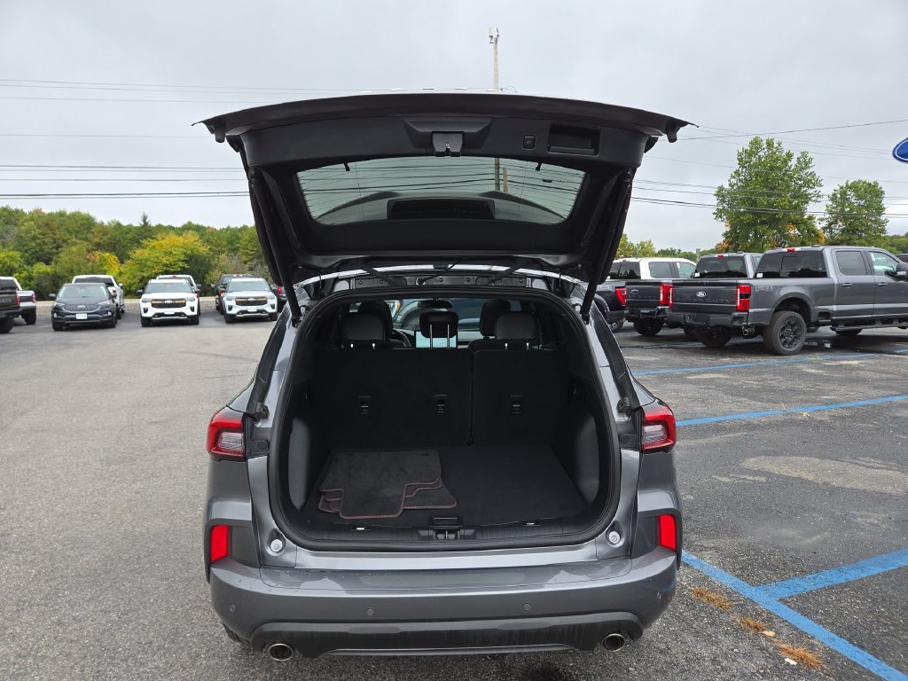 Certified 2023 Ford Escape ST-Line w/ Tech Pack #1 AWD/4WD image 3