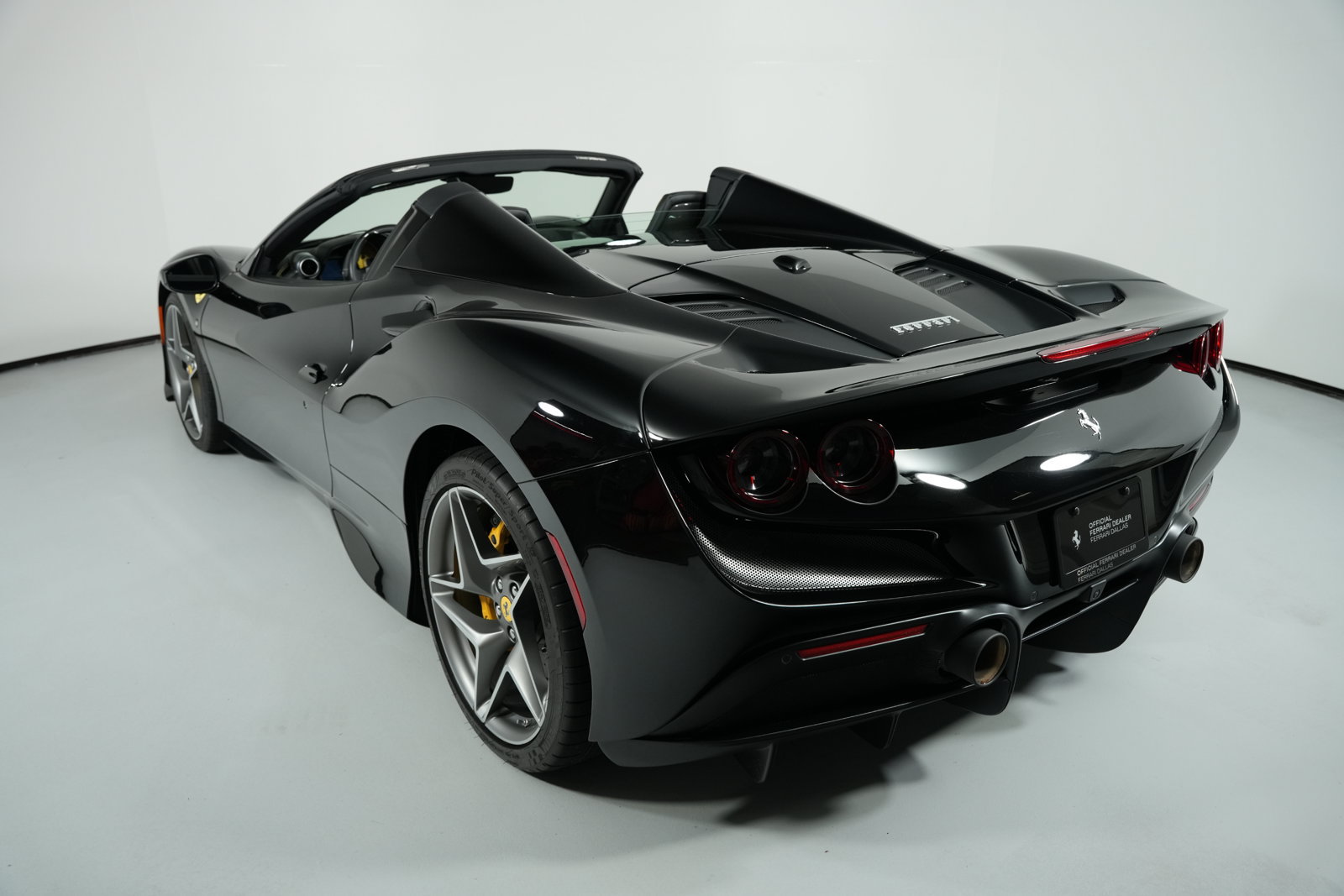 Used 2022 Ferrari F8 Spider RWD image 23