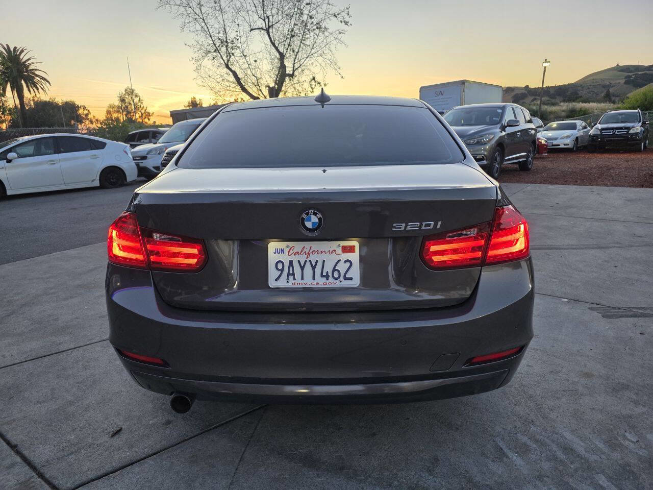 Used 2015 BMW 320i Sedan w/ Driver Assistance Package image 7