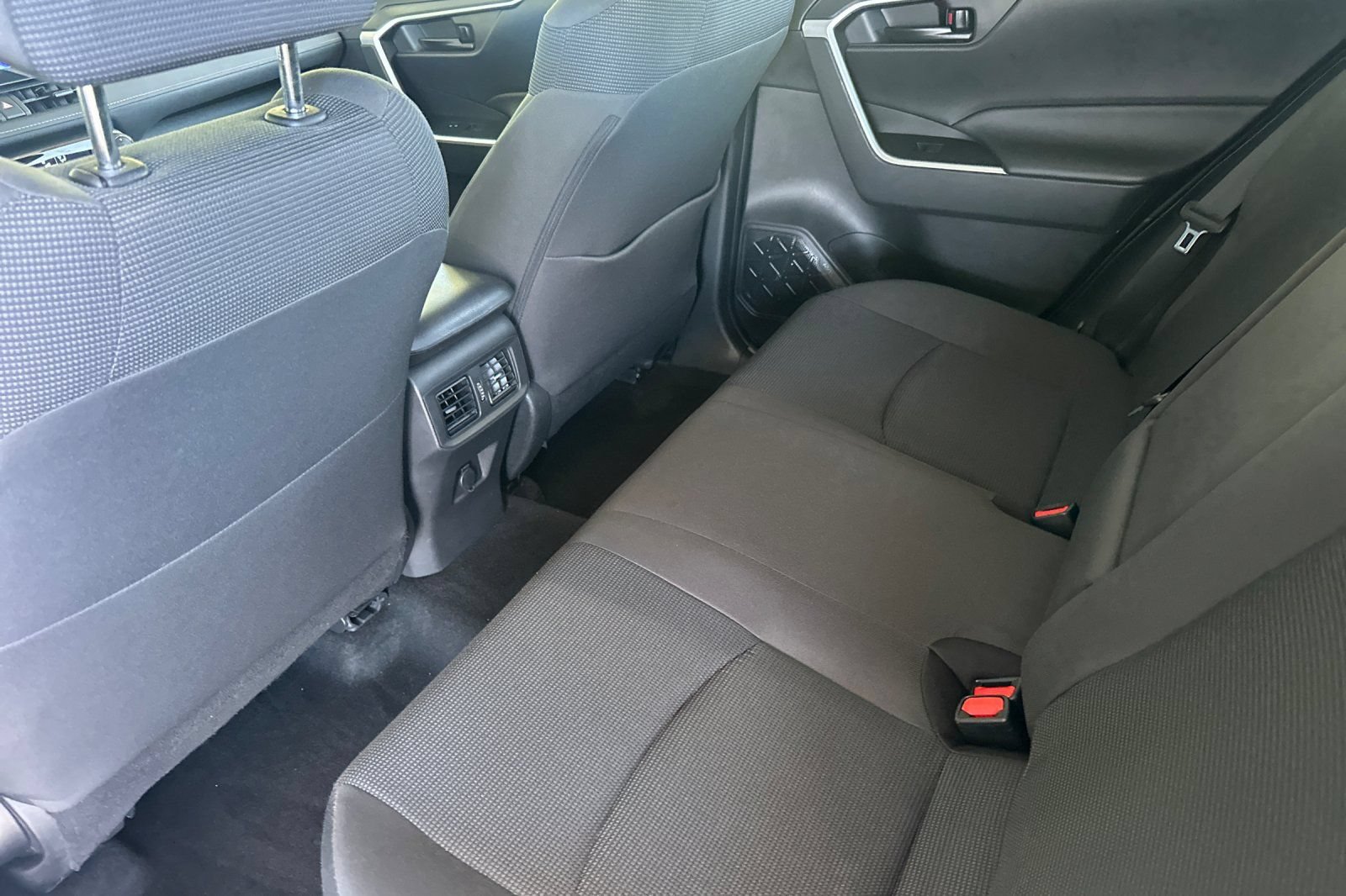 Used 2023 Toyota RAV4 LE AWD/4WD image 15