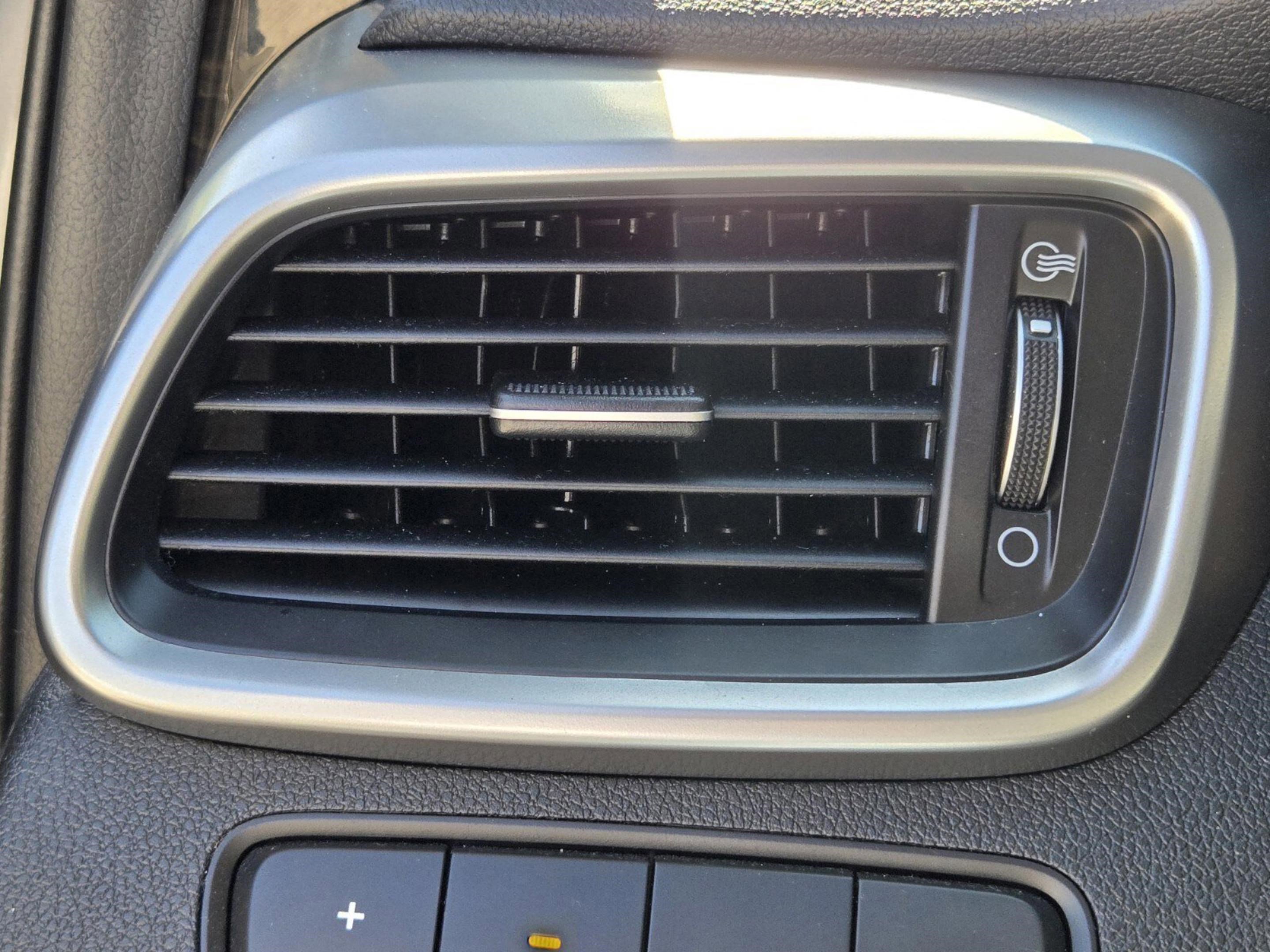 Used 2020 Kia Sorento LX image 52