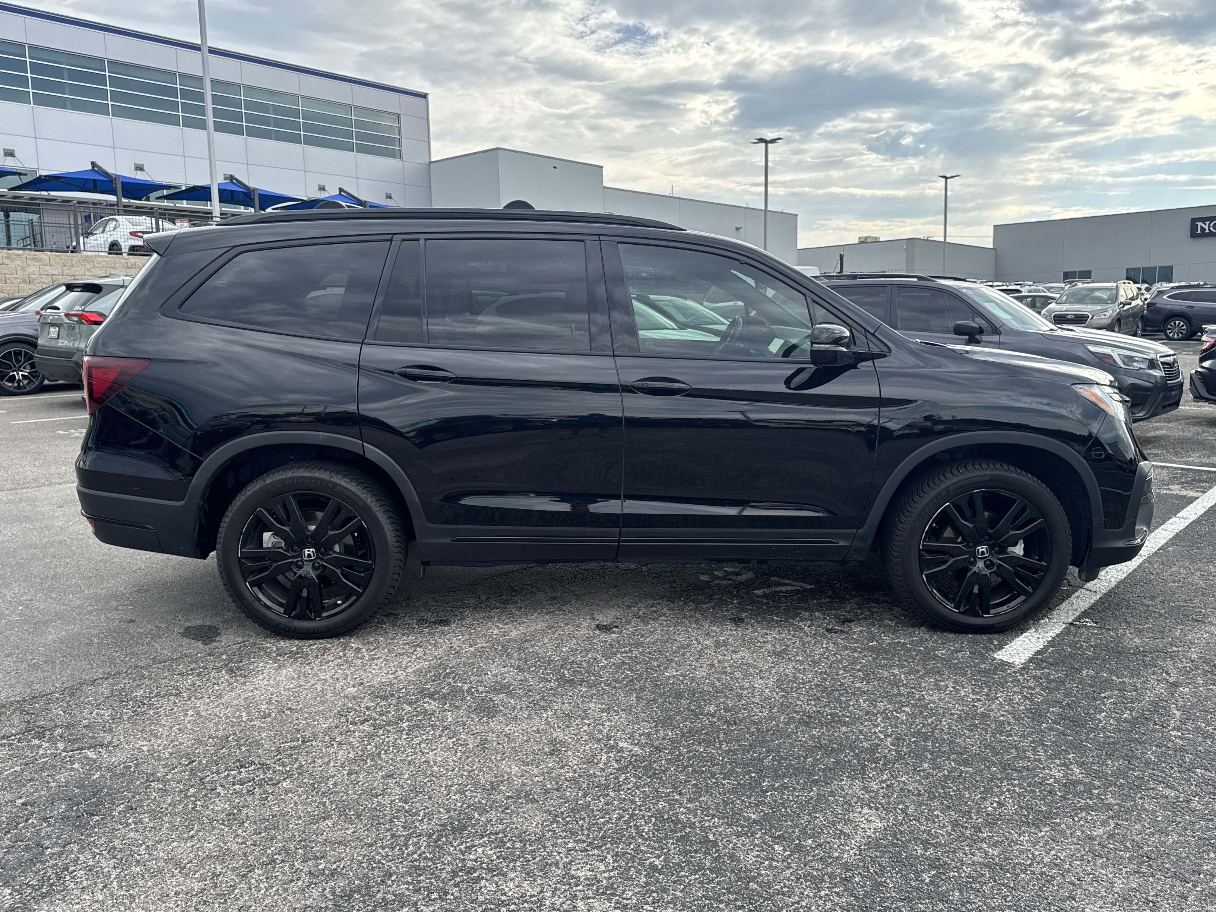 Used 2022 Honda Pilot Black Edition image 2