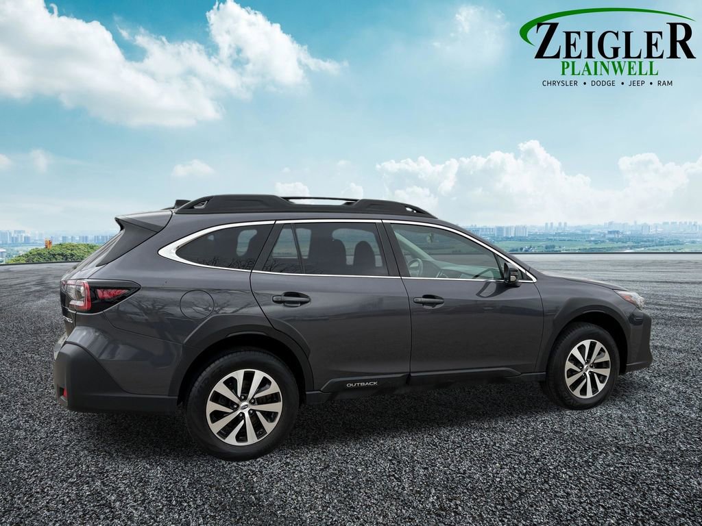 Used 2023 Subaru Outback Premium image 9