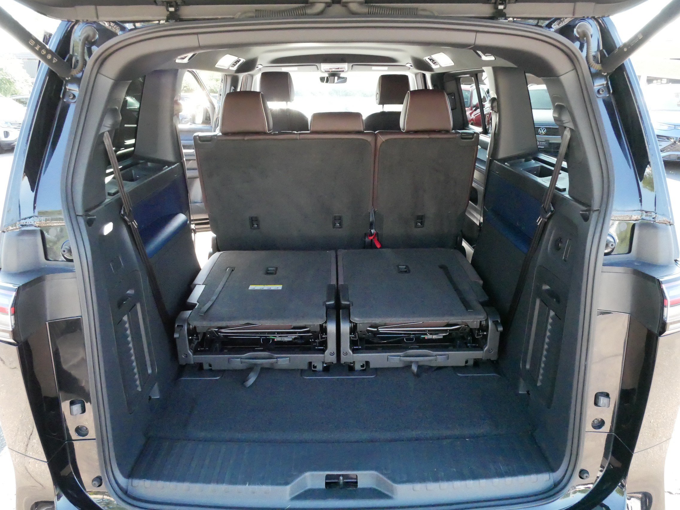 Certified 2025 Volkswagen ID. Buzz Pro S RWD image 18