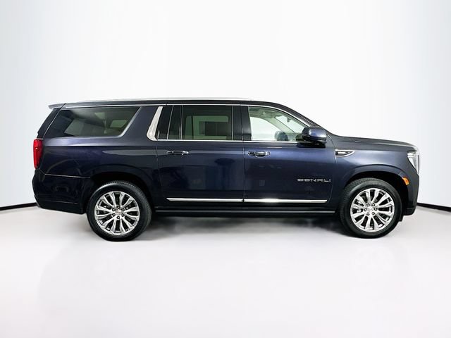 Used 2023 GMC Yukon XL Denali AWD/4WD image 11