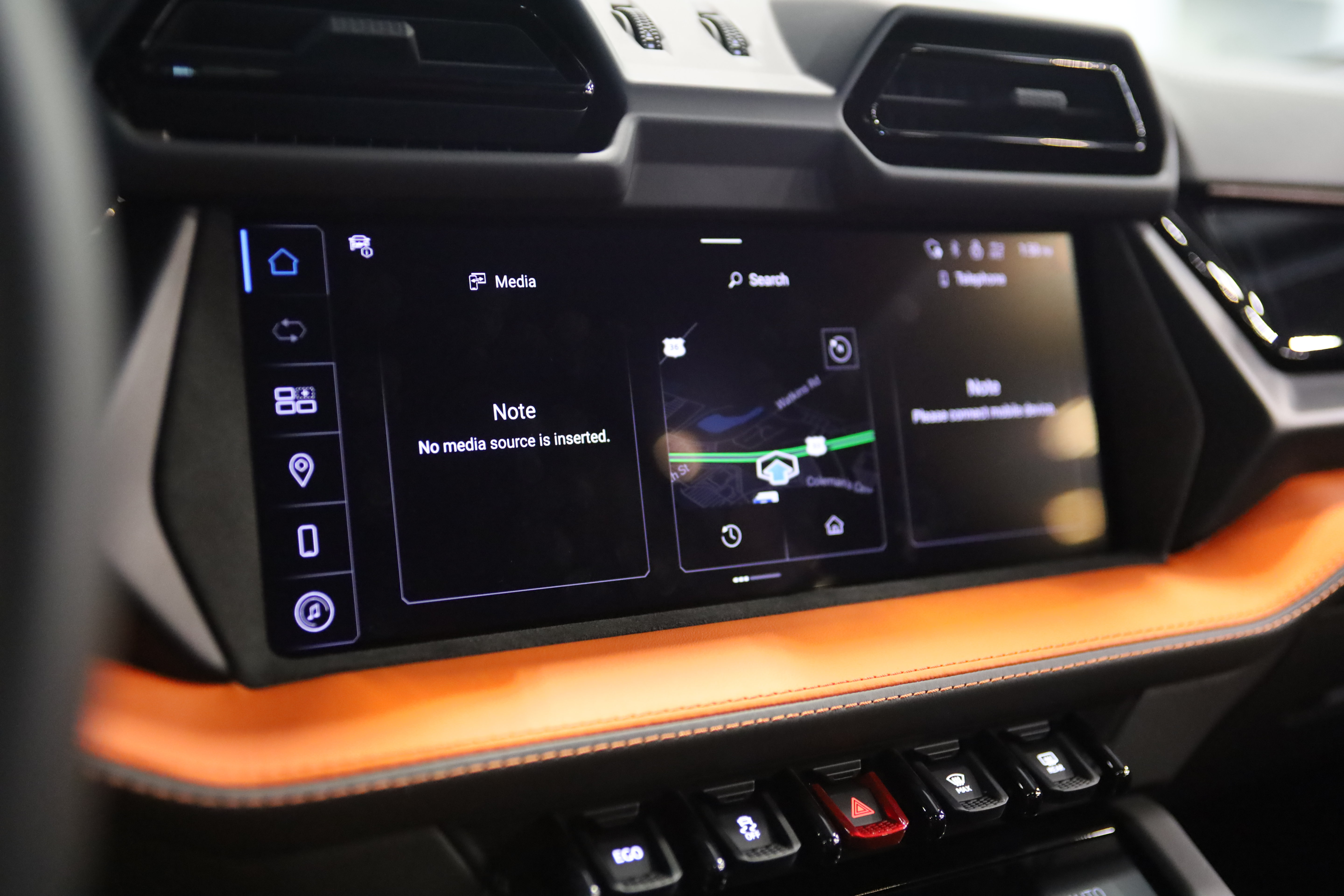 Used 2025 Lamborghini Urus SE AWD/4WD image 23