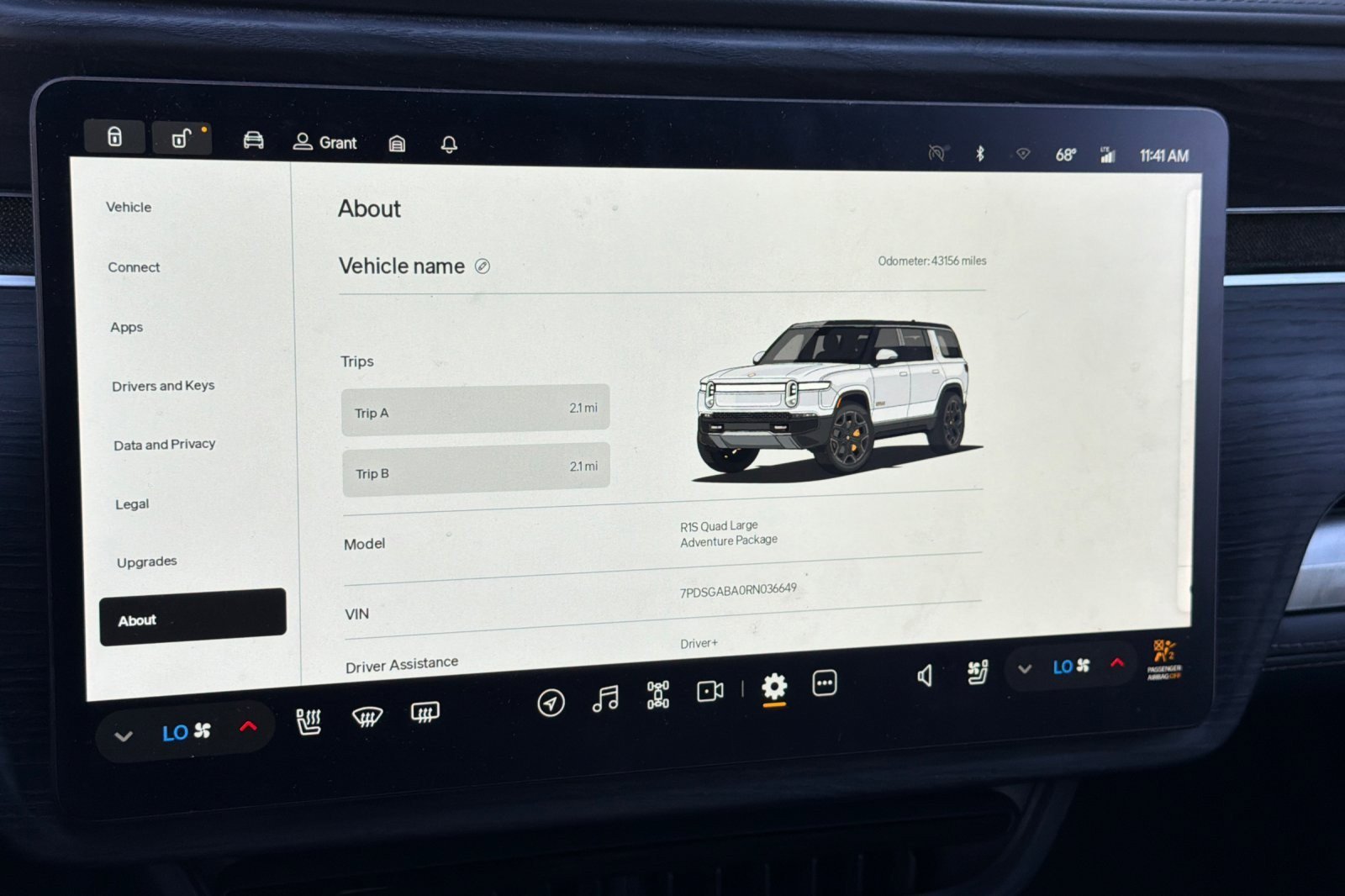 Used 2024 Rivian R1S Adventure image 25