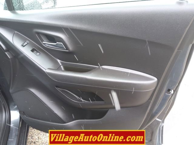 Used 2017 Chevrolet Trax LT w/ LT Convenience Package image 32