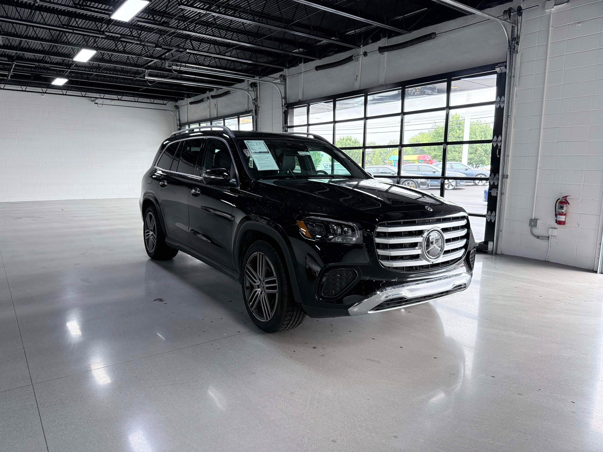 Used 2025 Mercedes-Benz GLS 450 4MATIC image 7