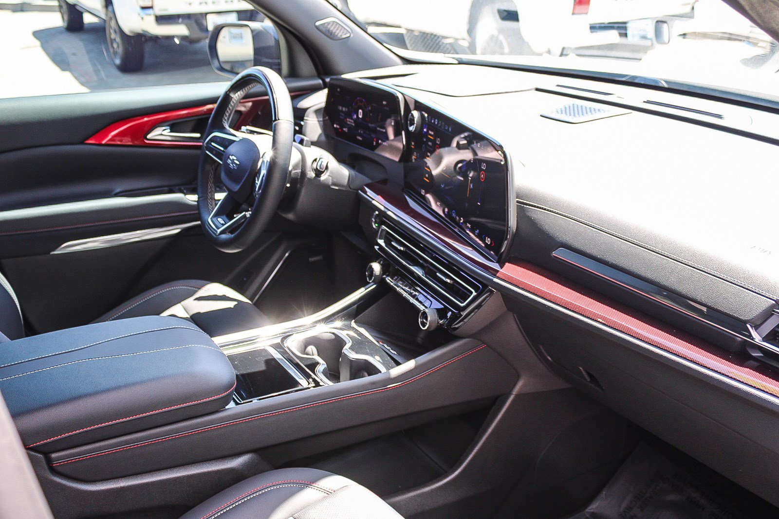 Used 2025 Chevrolet Traverse Z71 w/ Enhanced Driving Package AWD/4WD image 19