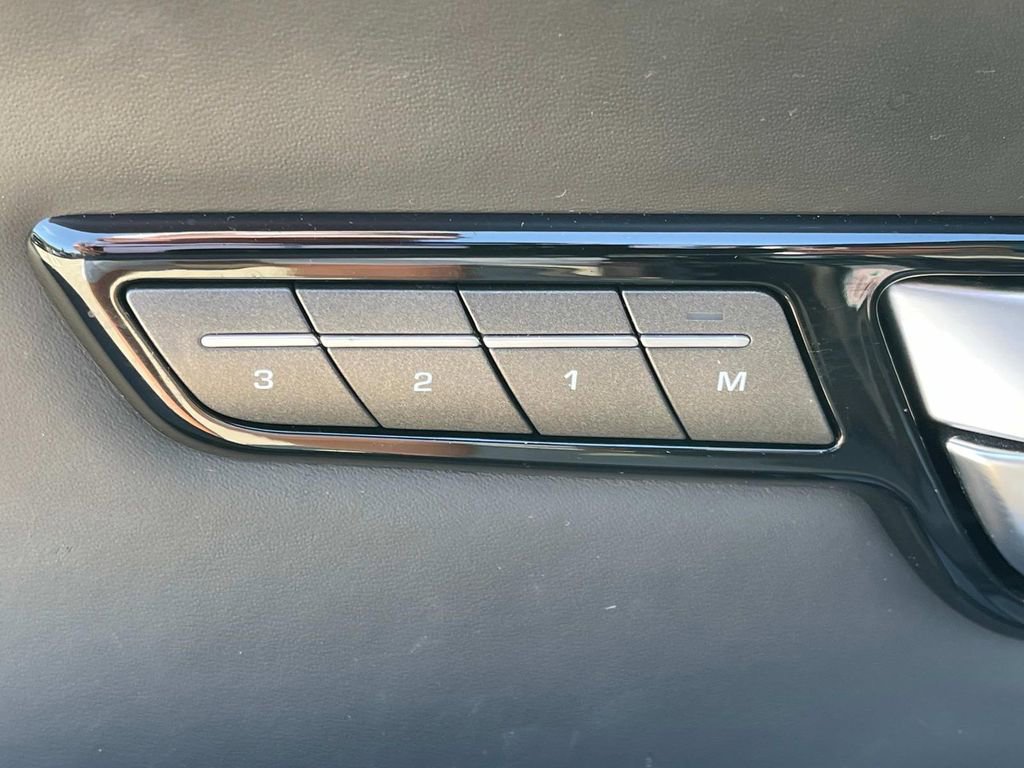 Used 2019 Land Rover Range Rover Evoque HSE image 21