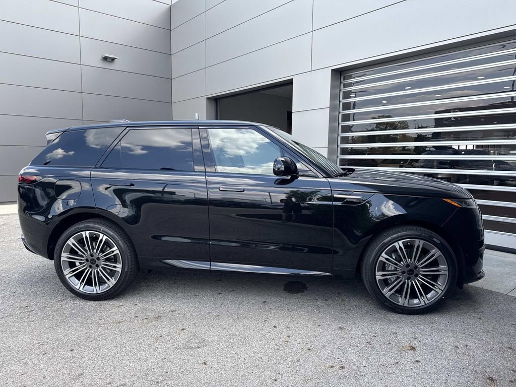 New 2026 Land Rover Range Rover Sport Dynamic SE AWD/4WD image 8