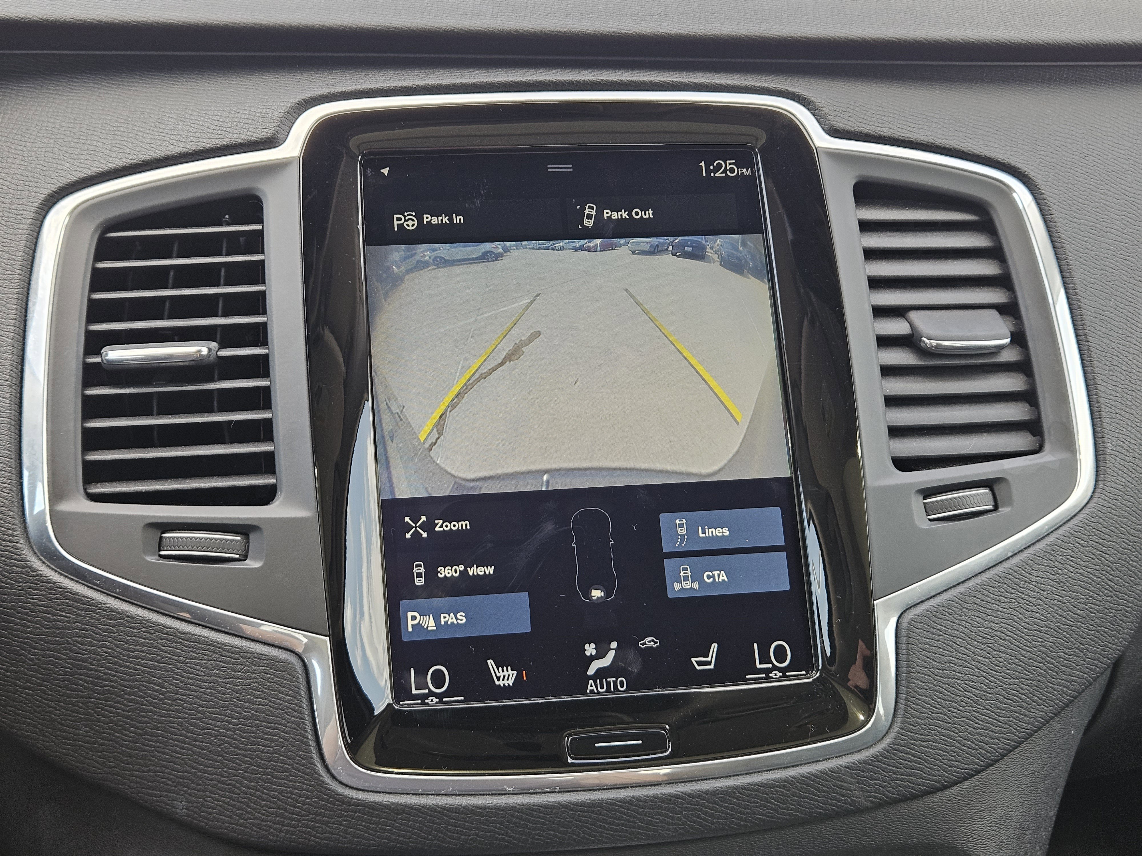 Used 2018 Volvo XC90 T6 Momentum w/ Convenience Package image 27