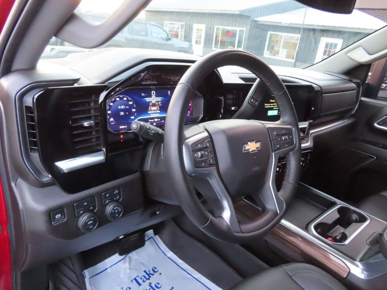 Used 2024 Chevrolet Silverado 2500 LT AWD/4WD image 34