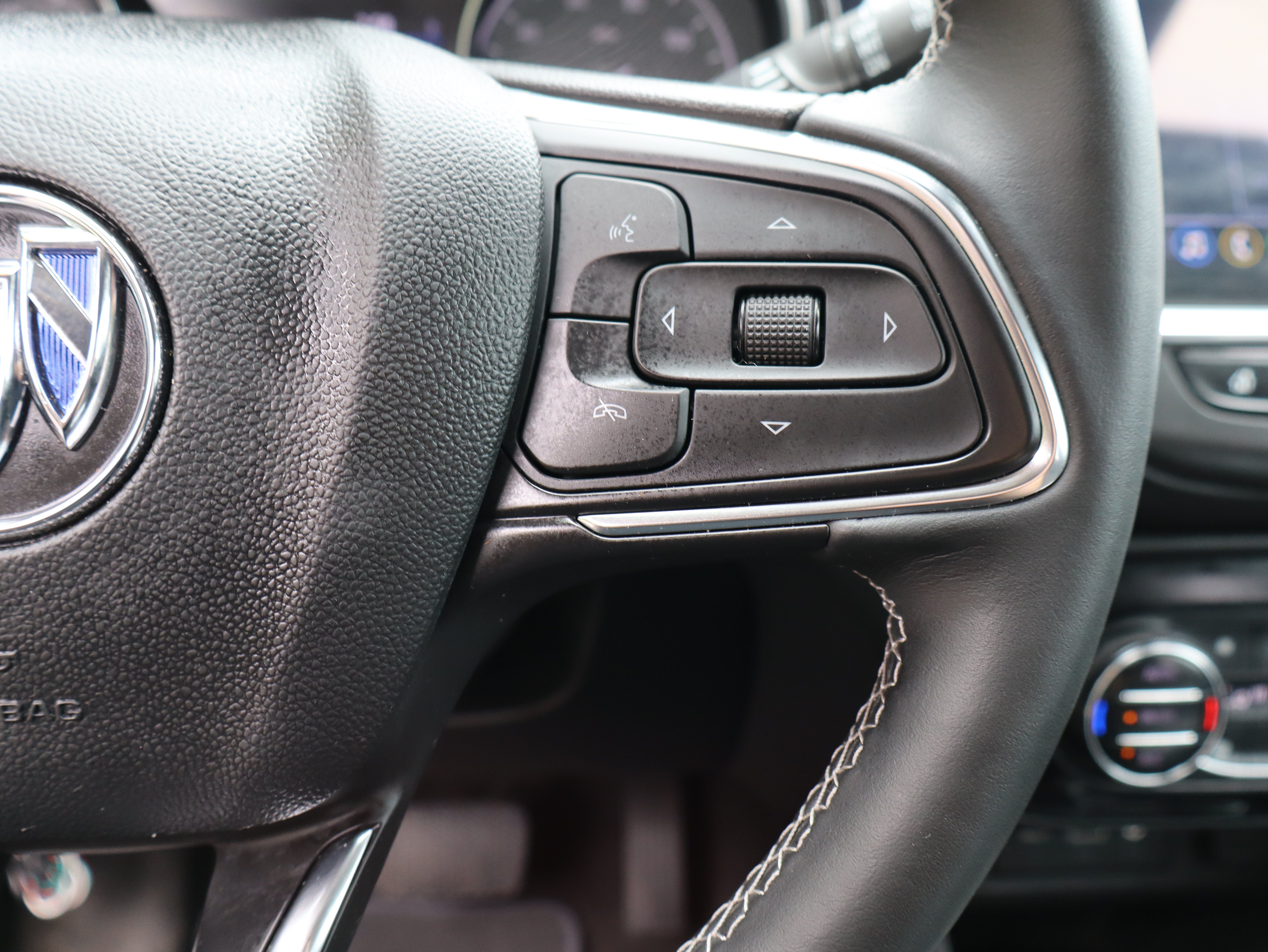 Used 2023 Buick Encore GX Essence w/ Experience Buick Package FWD image 26