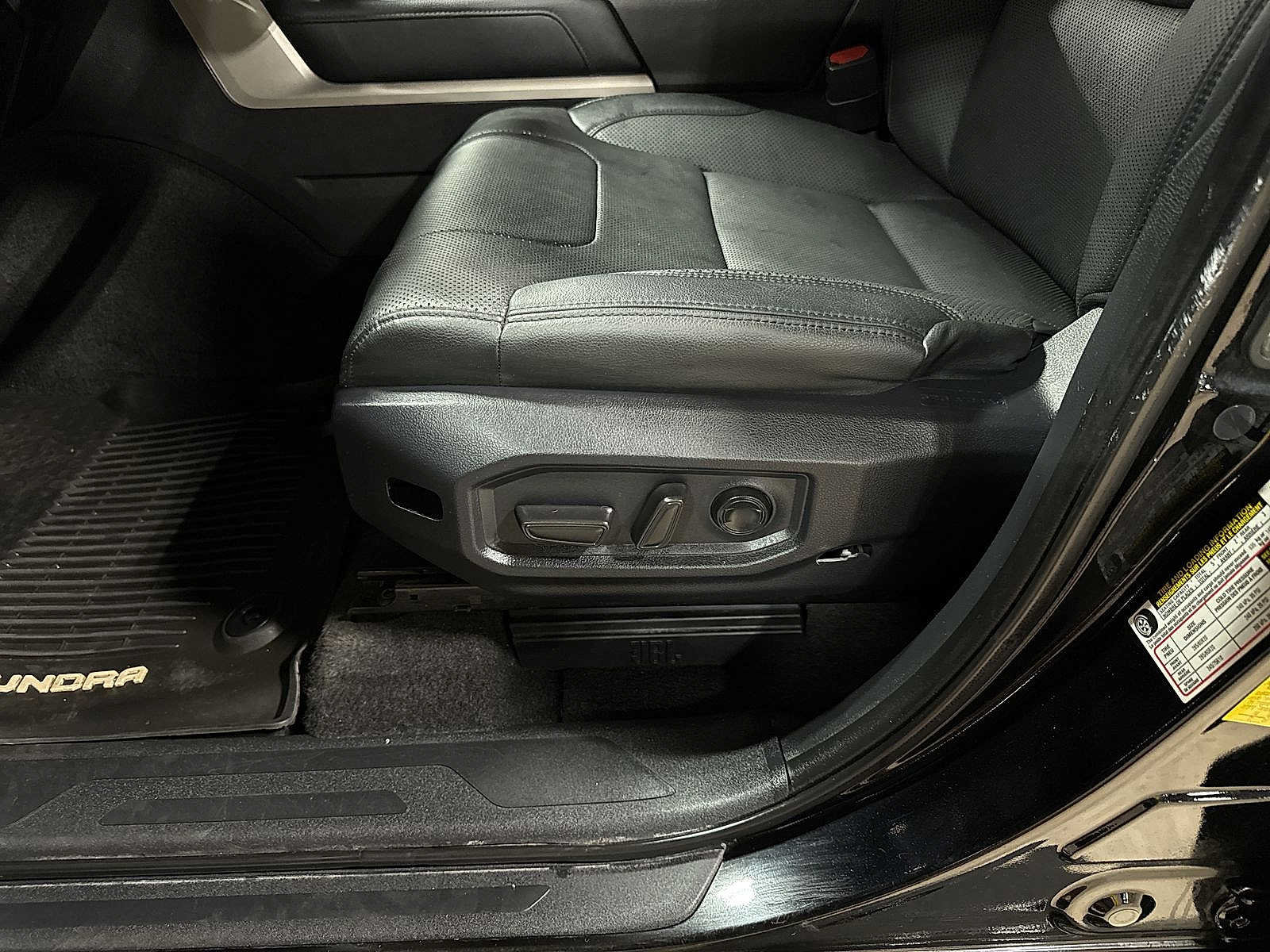 Used 2022 Toyota Tundra Limited w/ Power Package AWD/4WD image 23