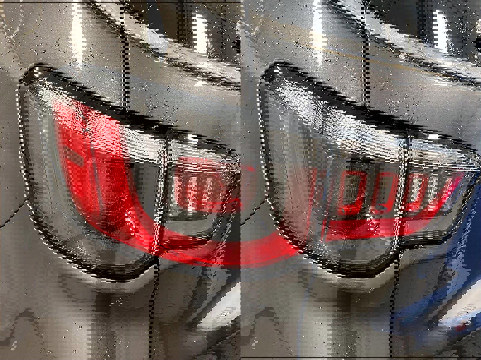 Used 2022 Jeep Compass Latitude w/ Mopar Graphics Package image 33