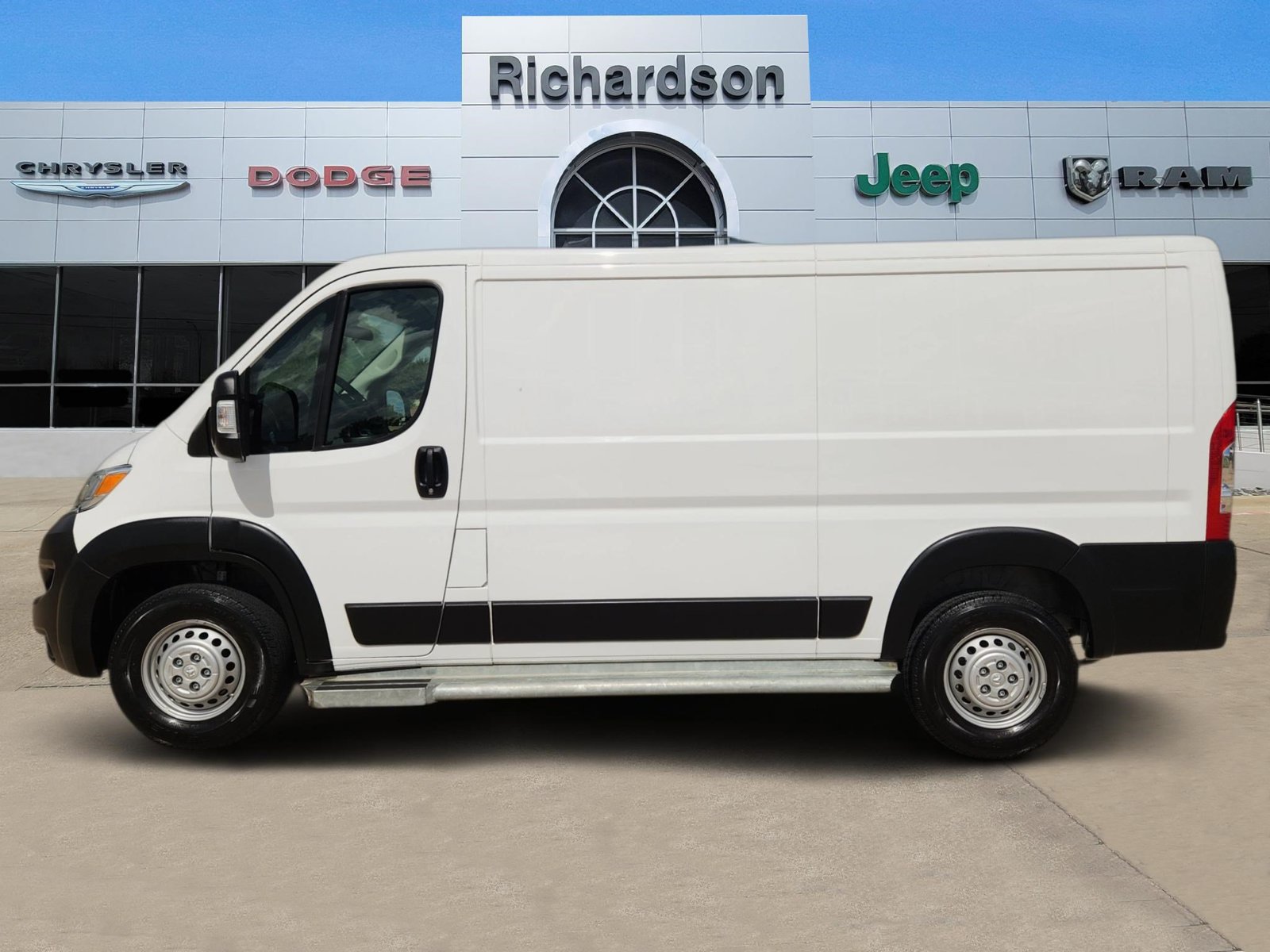 Used 2025 RAM ProMaster 2500 w/ U-Haul Equipment Group FWD image 3