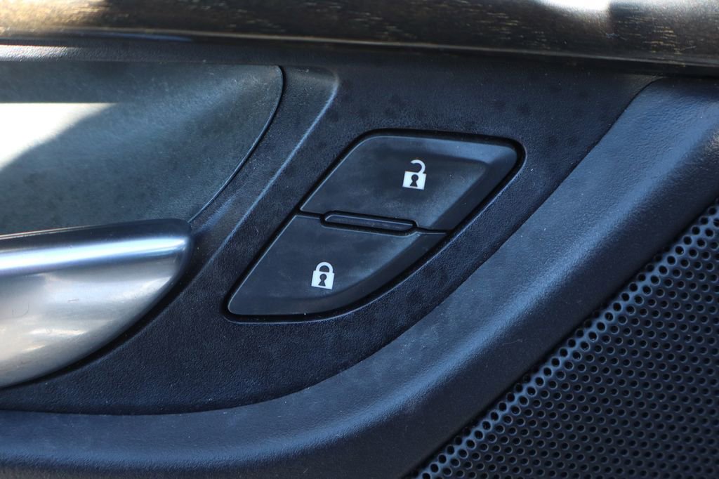 Used 2017 Cadillac Escalade ESV Platinum image 17