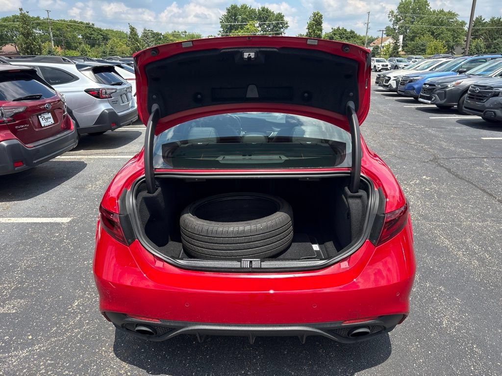 Used 2019 Alfa Romeo Giulia Ti Sport w/ Quick Order Package 22S Sport AWD/4WD image 8