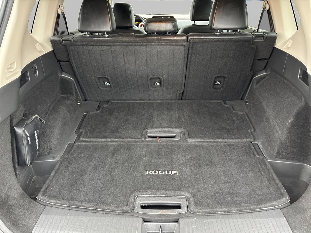 Used 2021 Nissan Rogue Platinum image 11
