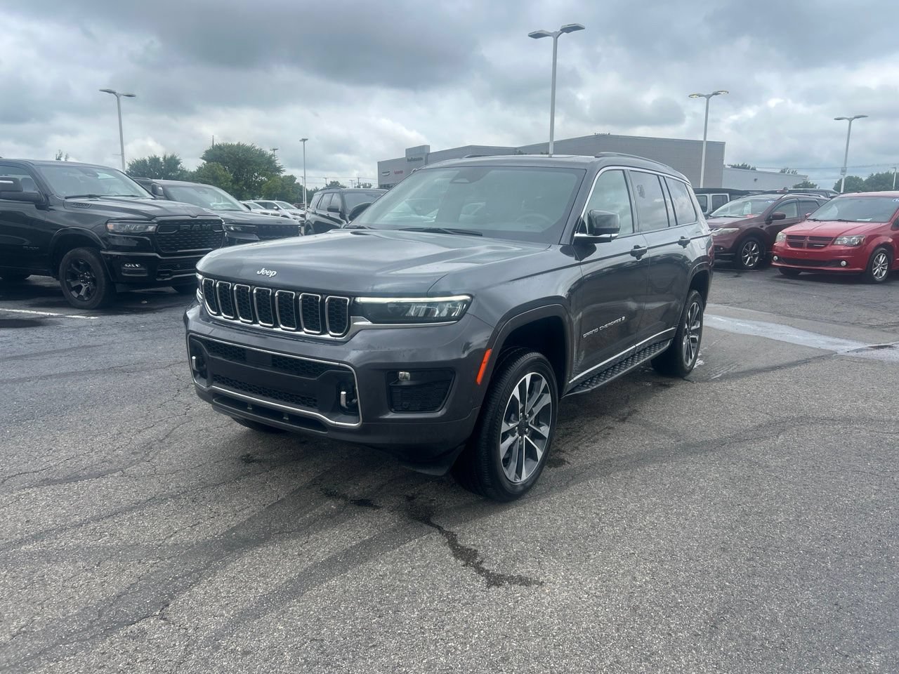 Used 2025 Jeep Grand Cherokee L Overland w/ Luxury Tech Group IV AWD/4WD image 7