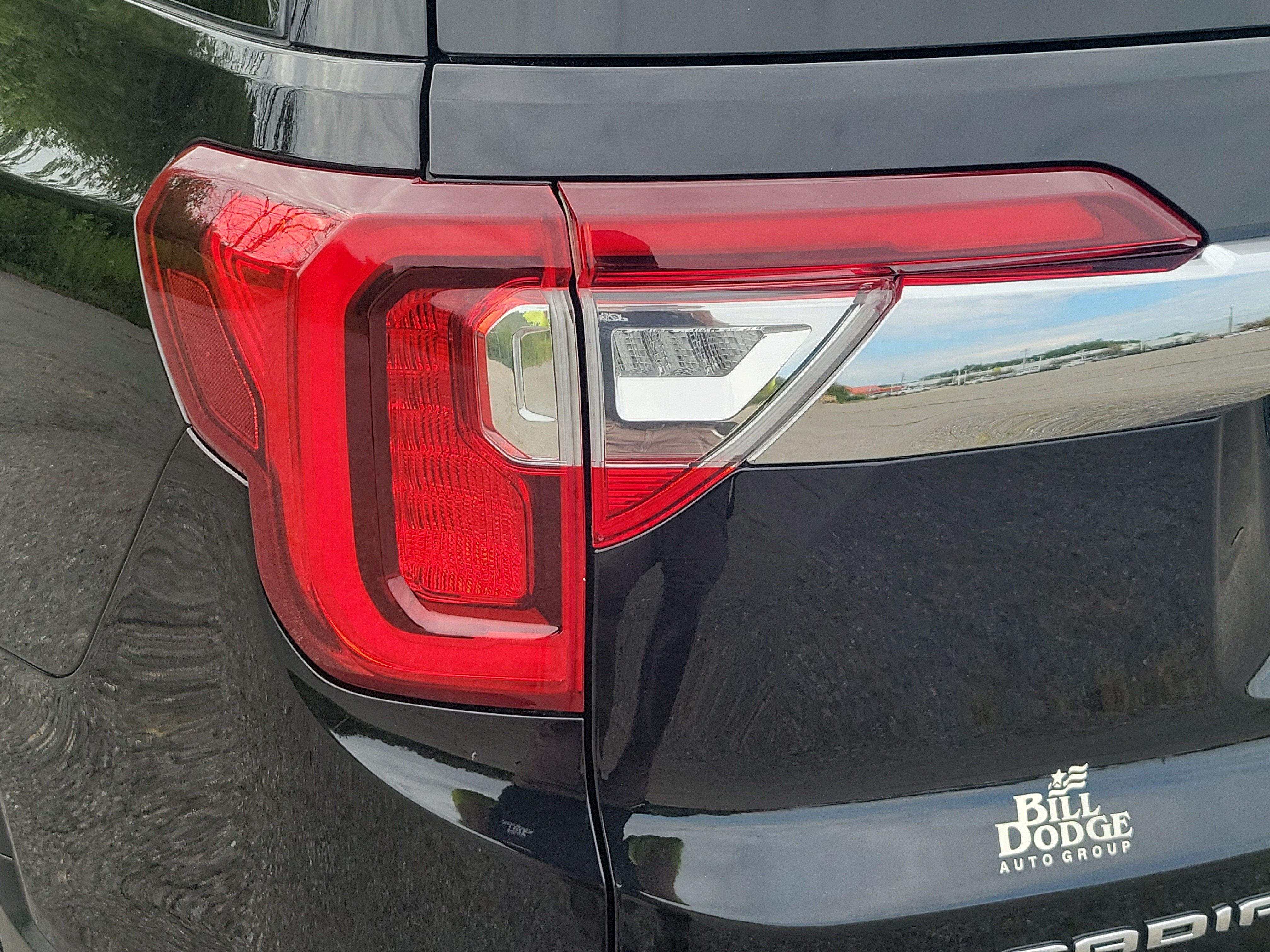 Used 2023 GMC Acadia SLT w/ Trailering Package AWD/4WD image 11