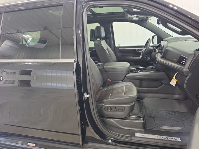 Used 2025 Chevrolet Suburban High Country AWD/4WD image 33