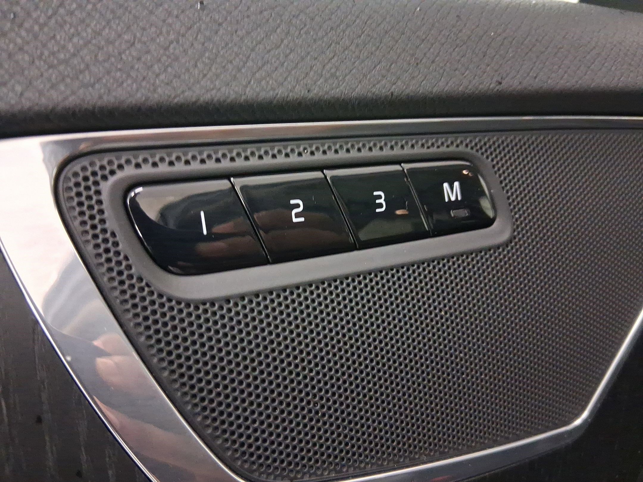 Used 2020 Volvo XC90 T6 Momentum w/ Protection Package image 12