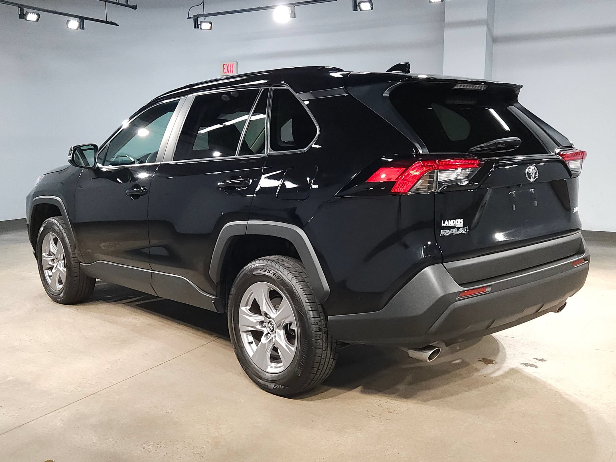 Used 2025 Toyota RAV4 XLE FWD image 5