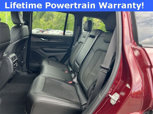 New 2025 Jeep Grand Cherokee Altitude image 17