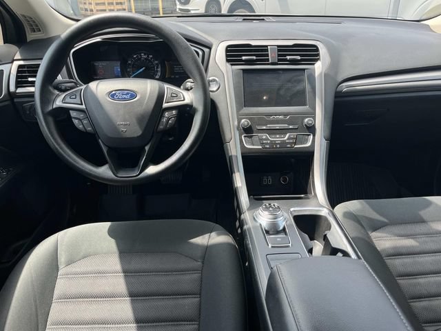 Used 2019 Ford Fusion SE FWD image 12