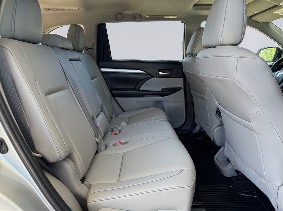 Used 2019 Toyota Highlander XLE AWD/4WD image 26