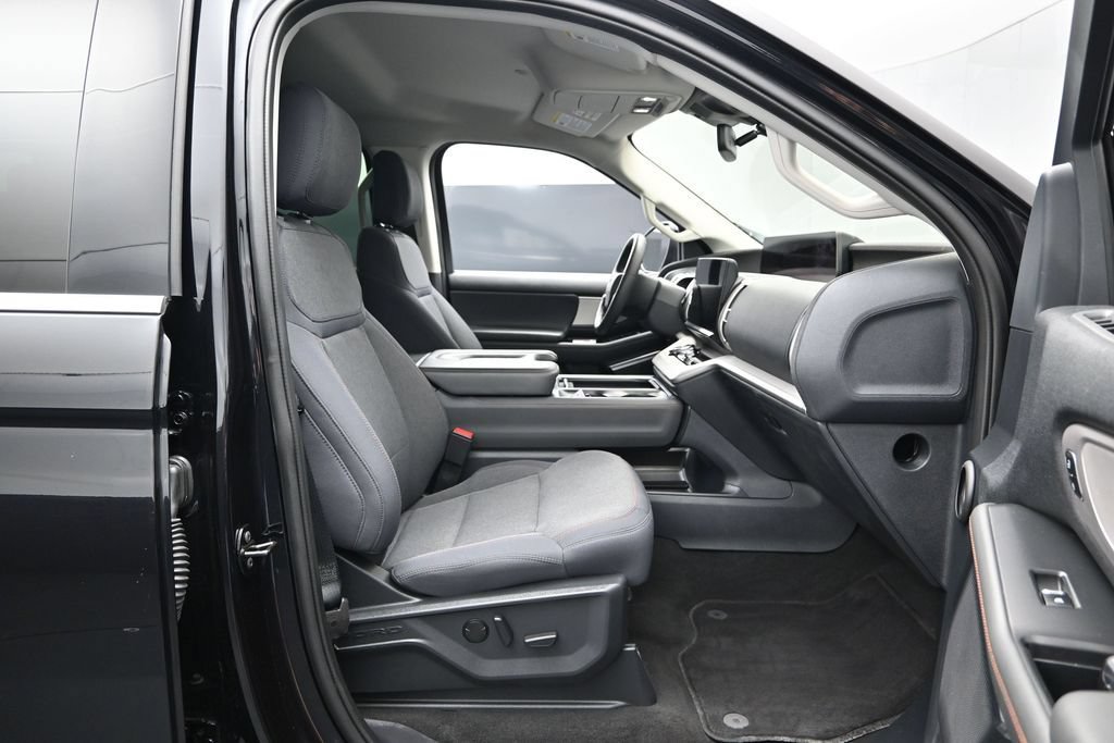 Used 2025 Ford Expedition Max Active AWD/4WD image 18