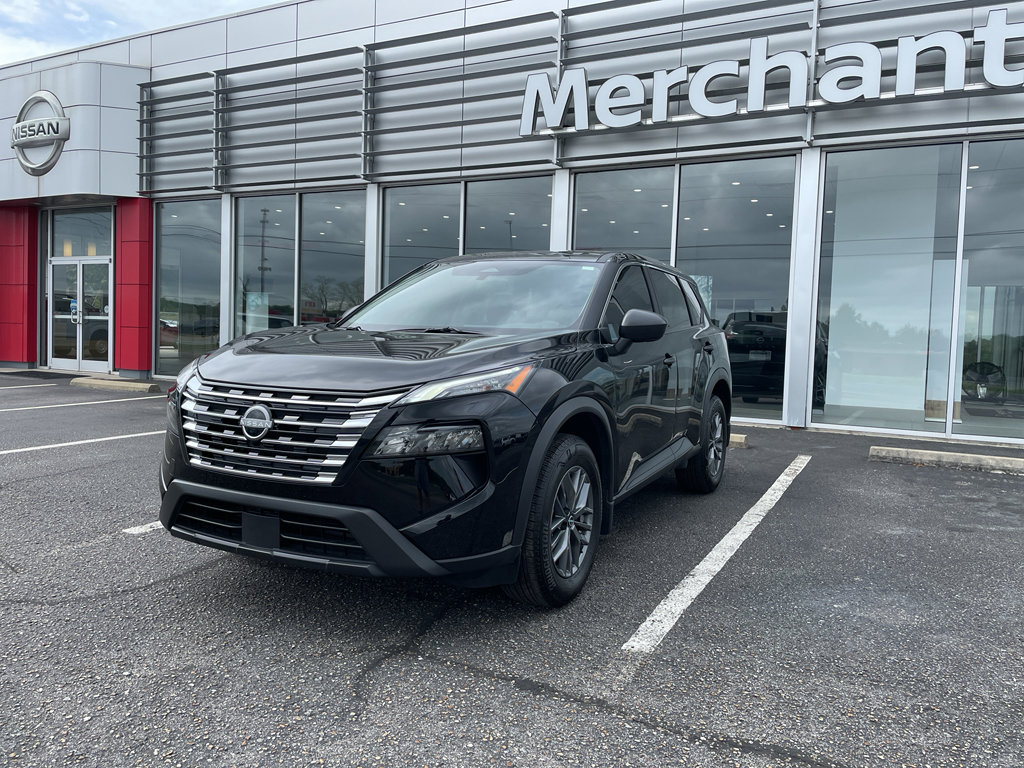 Used 2025 Nissan Rogue S image 3