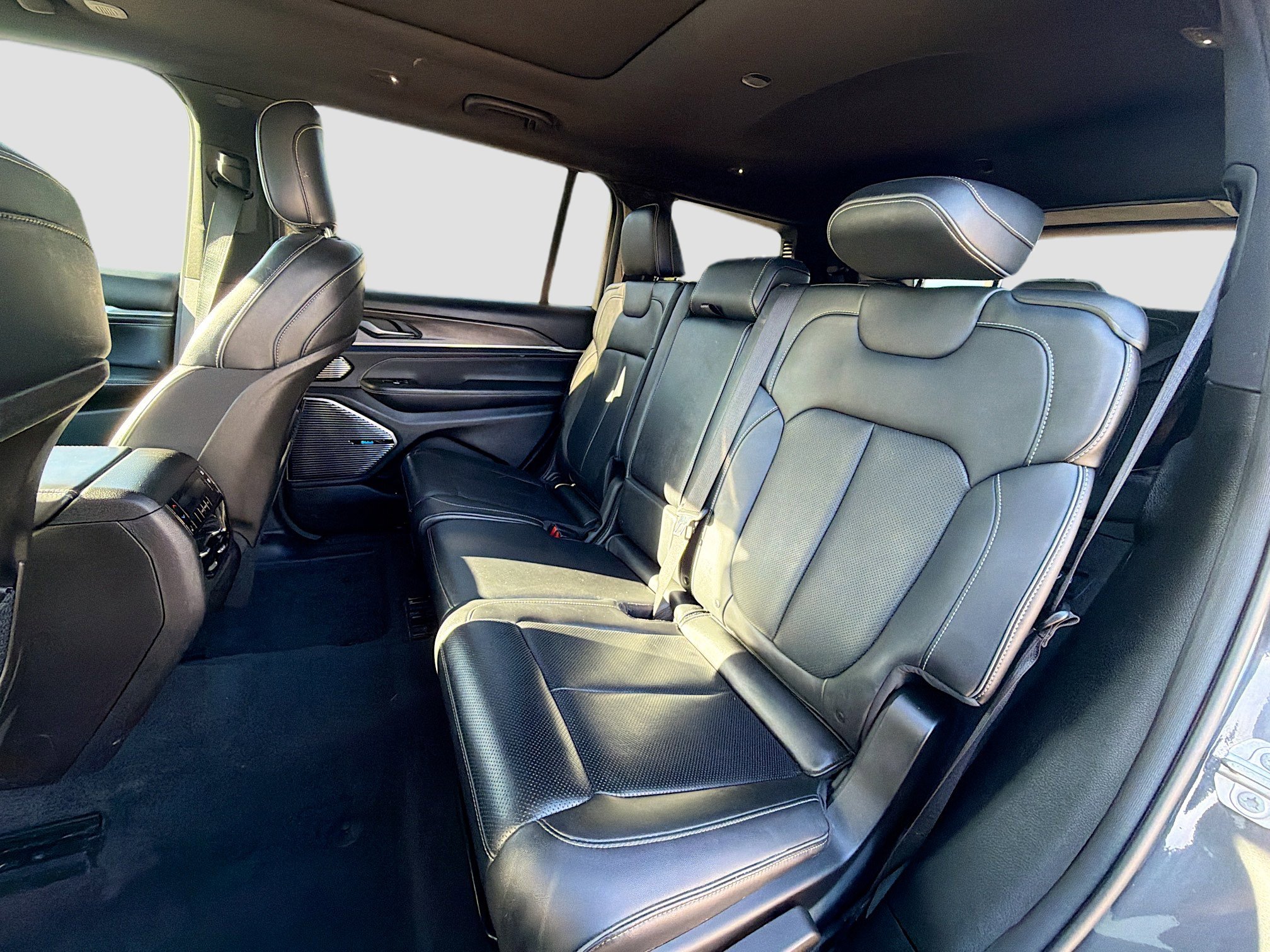 Used 2022 Jeep Grand Cherokee L Overland image 24